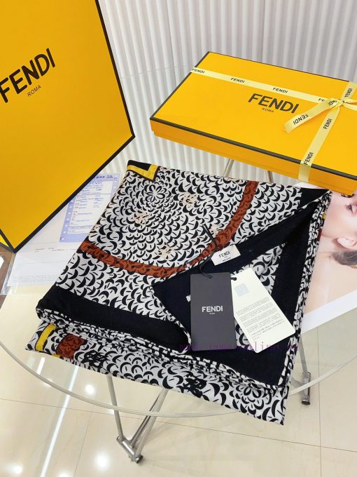 The hot Fendi, the synonym of fashion, is exciting in a second. Advanced simplicity and fashd3ebj4pp - Image 3