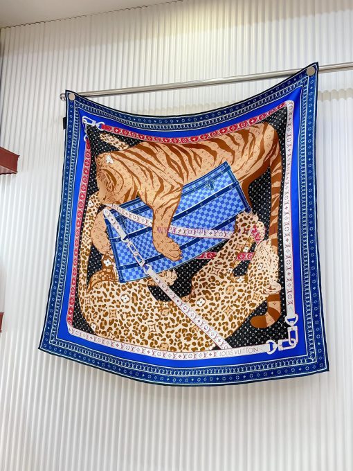 The new LV dual color floral bag 90 silk square scarf is made of lightweight silk, with richc1ox2htk - Image 5