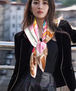The new L family Paris Tower silk square scarf is a must-have for those who buy it. It is sa0qxcr9zh