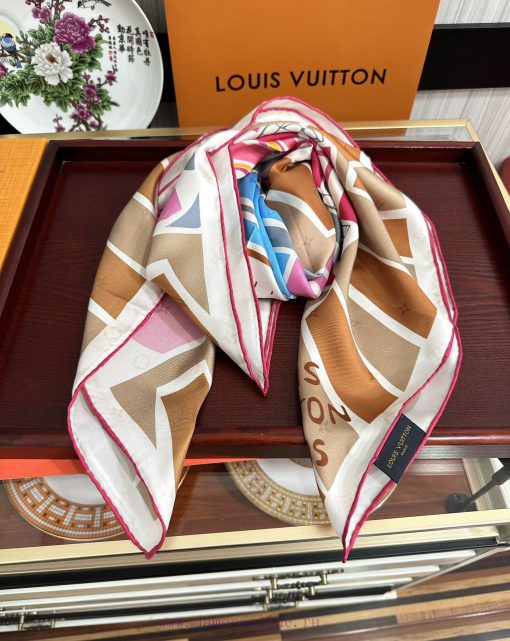 The new L family Paris Tower silk square scarf is a must-have for those who buy it. It is sa0qxcr9zh - Image 5