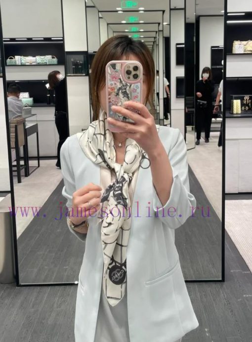The new Xiangjia Classic Camellia Double sided 90 sided Printed Silk Square Scarf is highly kr2k4wdu - Image 3