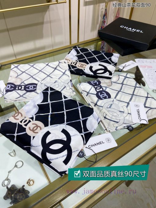 The new Xiangjia Classic Camellia Double sided 90 sided Printed Silk Square Scarf is highly kr2k4wdu - Image 6