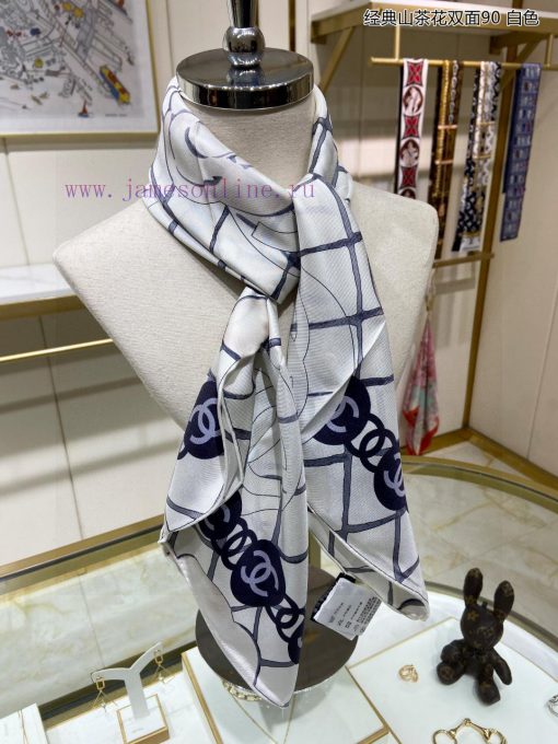 The new Xiangjia Classic Camellia Double sided 90 sided Printed Silk Square Scarf is highly kr2k4wdu - Image 10