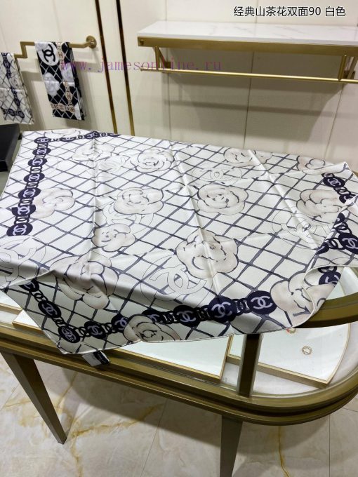 The new Xiangjia Classic Camellia Double sided 90 sided Printed Silk Square Scarf is highly kr2k4wdu - Image 13