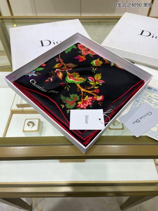 The new Dior D Tree of Life 90 silk square scarf is highly recommended by VIPs. You must stafyowfggu - Image 4