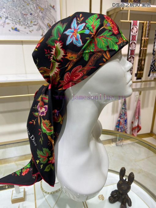 The new Dior D Tree of Life 90 silk square scarf is highly recommended by VIPs. You must stafyowfggu - Image 5