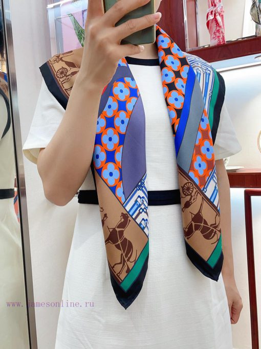 HERMES's new silk scarf looks great and is recommended with a horse ring buckle and a 90 inc96hz008r