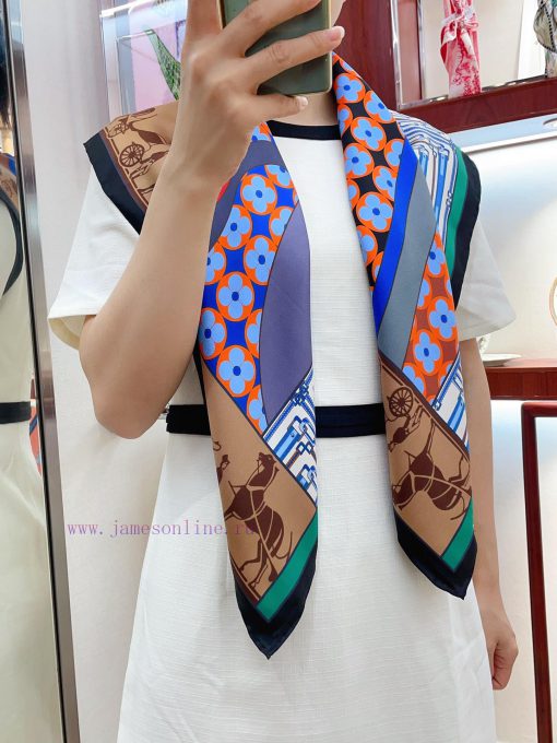 HERMES's new silk scarf looks great and is recommended with a horse ring buckle and a 90 inc96hz008r - Image 2