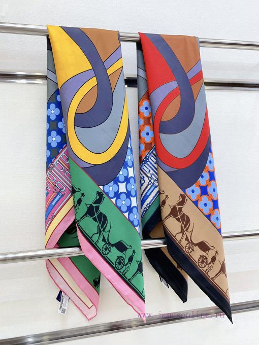 HERMES's new silk scarf looks great and is recommended with a horse ring buckle and a 90 inc96hz008r - Image 4
