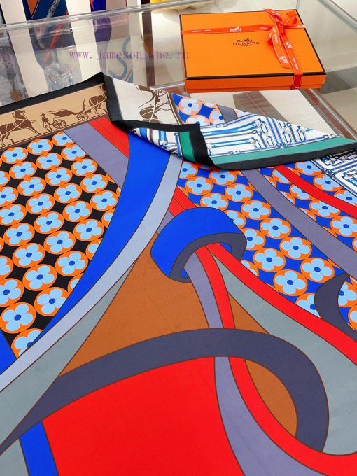 HERMES's new silk scarf looks great and is recommended with a horse ring buckle and a 90 inc96hz008r - Image 6