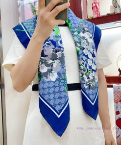 GUCCI's latest flagship GG plant flower 90 silk square scarf, a flower series that is very eelpoxgj2
