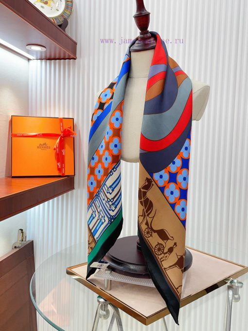 HERMES's new silk scarf looks great and is recommended with a horse ring buckle and a 90 inc96hz008r - Image 8