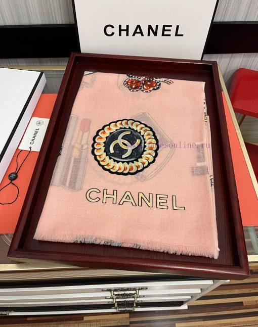 It's so beautiful. 2024 Chanel really likes the double C-side ring velvet long scarf. The acnkbtvm4j - Image 3