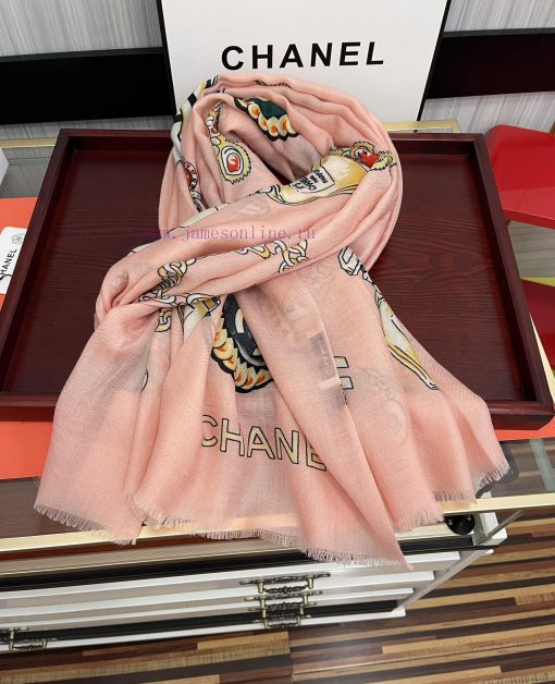 It's so beautiful. 2024 Chanel really likes the double C-side ring velvet long scarf. The acnkbtvm4j - Image 5