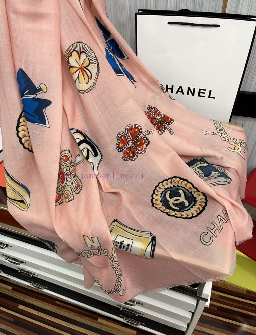 It's so beautiful. 2024 Chanel really likes the double C-side ring velvet long scarf. The acnkbtvm4j - Image 7