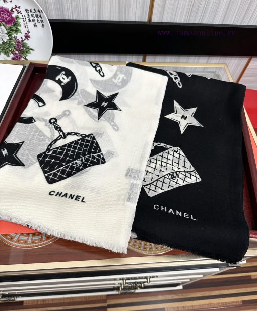 The top design of Chanel 2024 stars and moon is so beautiful, I really like the actual produppzoav7v - Image 2