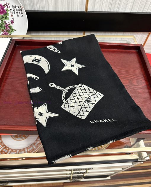 The top design of Chanel 2024 stars and moon is so beautiful, I really like the actual produppzoav7v - Image 3