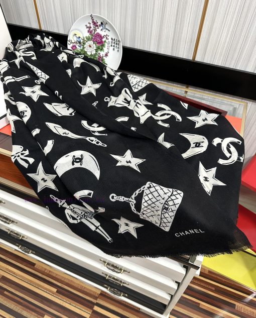The top design of Chanel 2024 stars and moon is so beautiful, I really like the actual produppzoav7v - Image 6