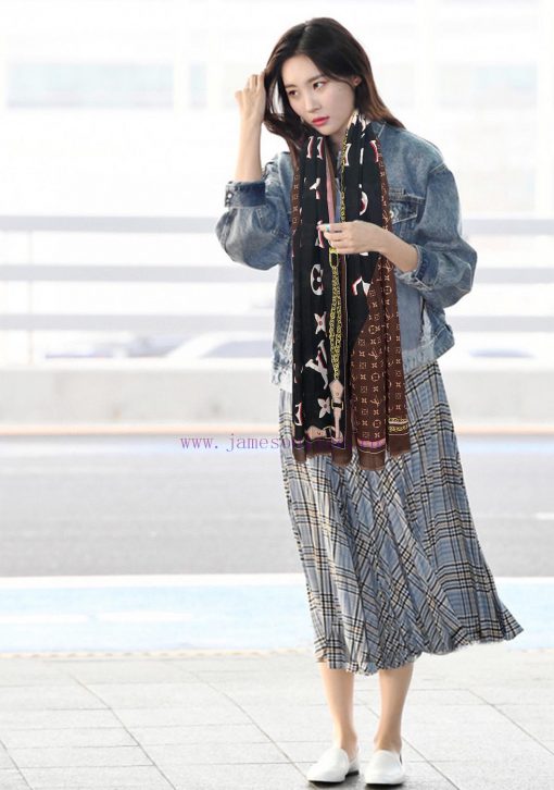 On the new L Home 2024, I really like the actual product. The genuine beauty of the shawl is748gj114 - Image 2