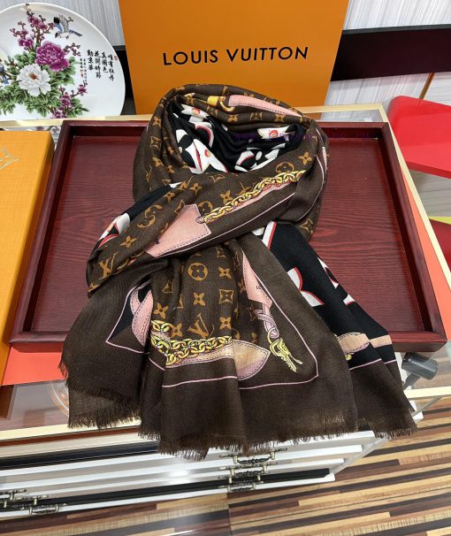 On the new L Home 2024, I really like the actual product. The genuine beauty of the shawl is748gj114 - Image 5