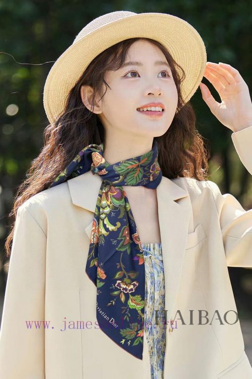 High end customized Dior double-sided two-color silk square scarf is recommended for VIP cus7udxocio - Image 2