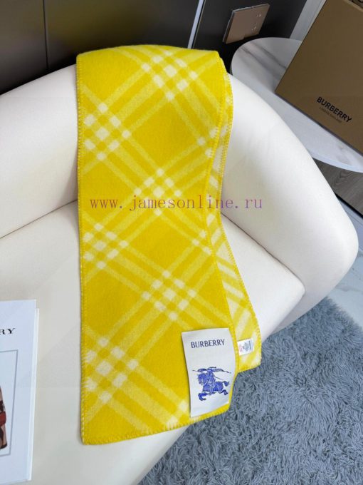 The latest Burberry cashmere wool blend scarf for 2024, with its unique craftsmanship and co0m76246j - Image 5
