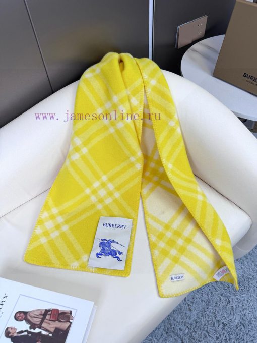 The latest Burberry cashmere wool blend scarf for 2024, with its unique craftsmanship and co0m76246j - Image 7