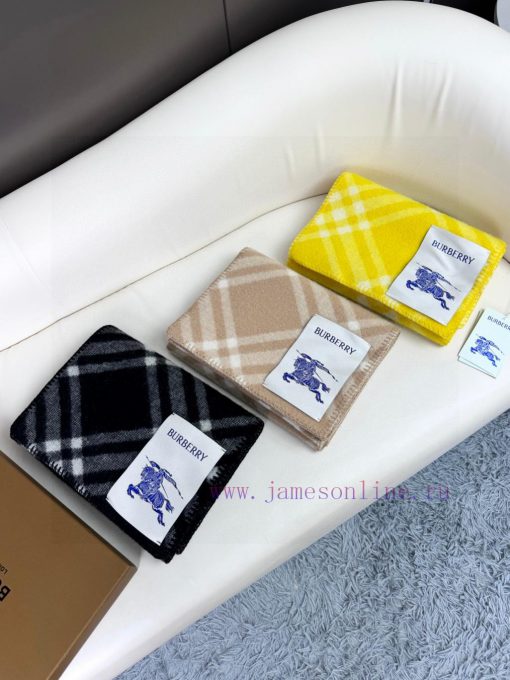 The latest Burberry cashmere wool blend scarf for 2024, with its unique craftsmanship and co0m76246j - Image 10