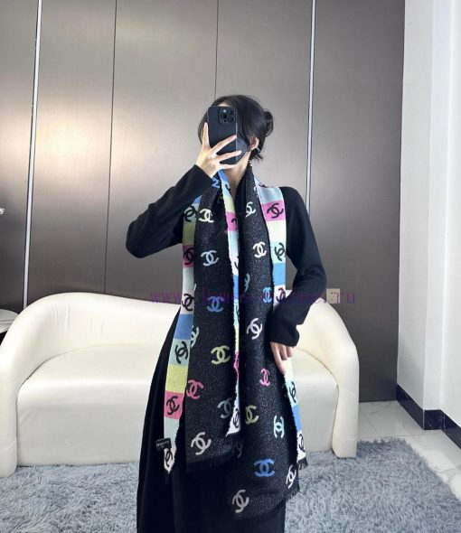 The most beautiful scarf of chenel24c has a softer feel than imagined. Both sides are excellsoirase5