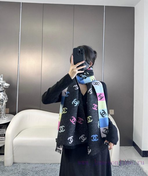 The most beautiful scarf of chenel24c has a softer feel than imagined. Both sides are excellsoirase5 - Image 3
