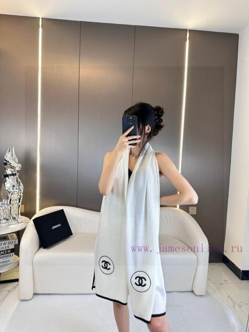 Chanel thin velvet long scarf, Wu Xin Gulina Zha's must-have wardrobe storage item. This is 41gw085u - Image 2
