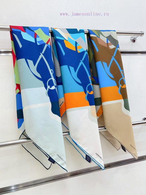 HERMES's new silk scarf looks great and is recommended for equestrian competitions. It featu77uh5atq - Image 4