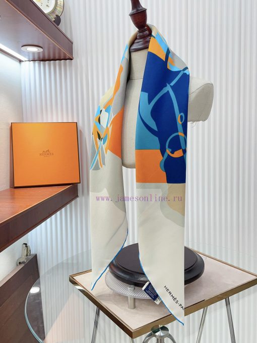 HERMES's new silk scarf looks great and is recommended for equestrian competitions. It featu77uh5atq - Image 8