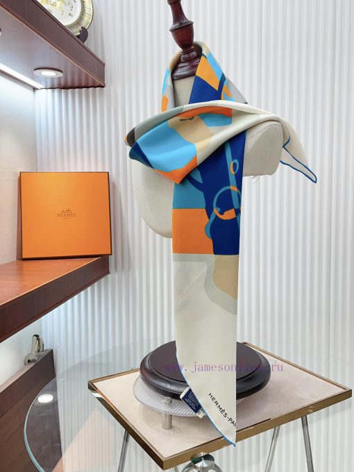 HERMES's new silk scarf looks great and is recommended for equestrian competitions. It featu77uh5atq - Image 9