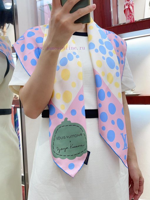 The cow goods are on sale! Sincerely praise the LOGO polka dot 90 silk square scarf. Let's biwhjh1d5