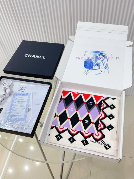 The new Chanel diamond patterned 90 silk square scarf is highly recommended by VIPs and mustxo2rpfzb - Image 4