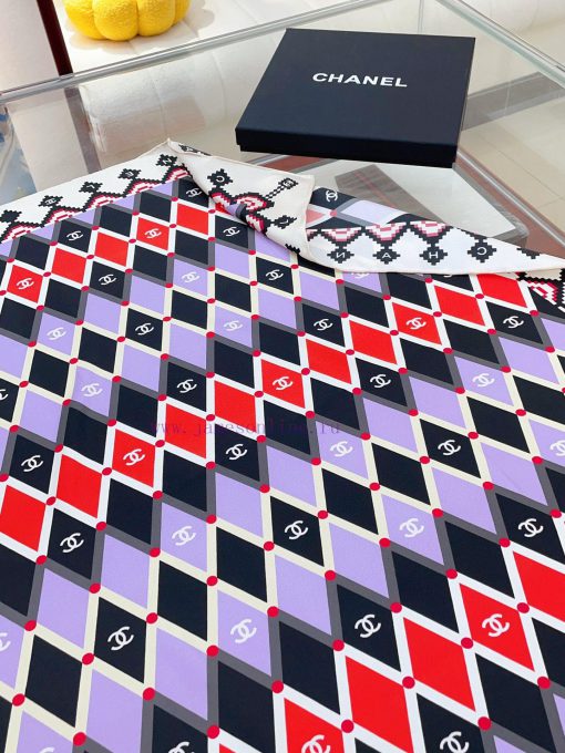 The new Chanel diamond patterned 90 silk square scarf is highly recommended by VIPs and mustxo2rpfzb - Image 6