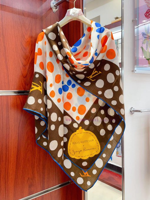 LV's elegant and noble baby like soft touch polka dot logo velvet print cleverly uses the doyxib3r0e - Image 8