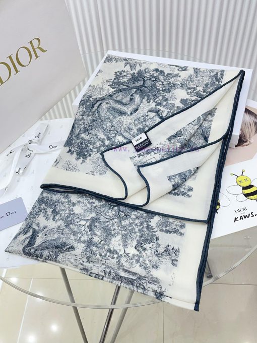 The fashionable and versatile DIOR new animal long scarf is a must-have for all seasons to egs8ror4u - Image 5