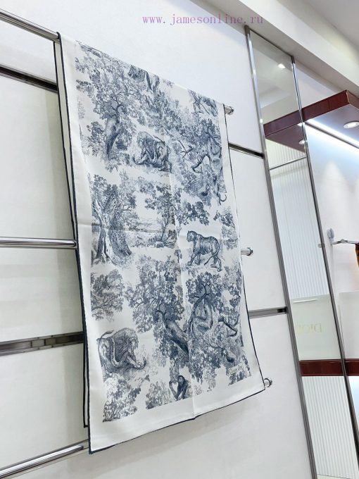 The fashionable and versatile DIOR new animal long scarf is a must-have for all seasons to egs8ror4u - Image 9