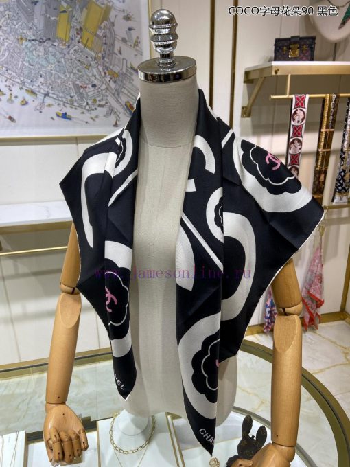 The new Chanel Coco letter flower 90 silk square scarf is highly recommended by VIPs. You muygu6ua7a - Image 7