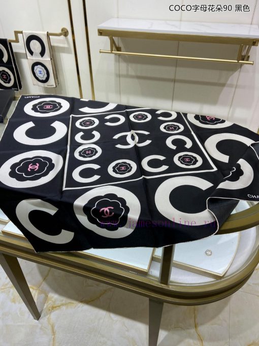 The new Chanel Coco letter flower 90 silk square scarf is highly recommended by VIPs. You muygu6ua7a - Image 8