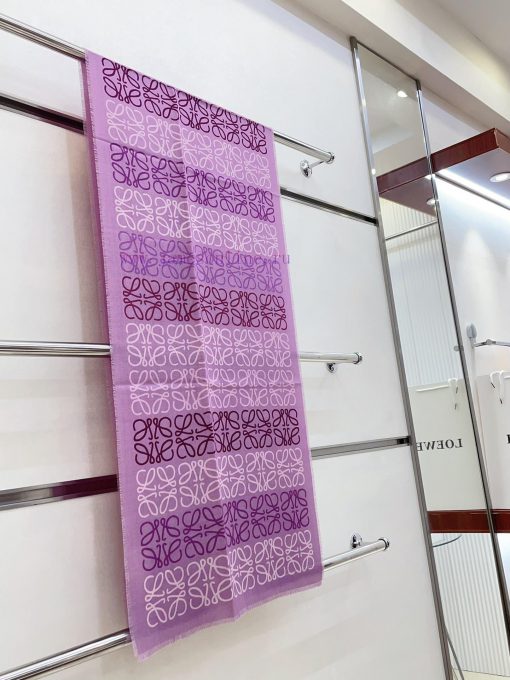 Luoyiwei LW Colorful Logo Scarf is very lucky to have obtained this brand's products. It is 2gvx35dd - Image 9