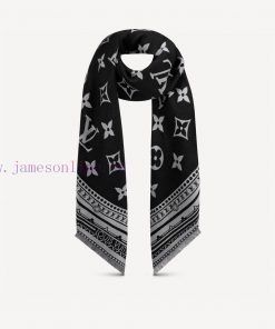 The Amazing Long Scarf features Monogram elements pieced together, referencing the intricatehpt4vcji