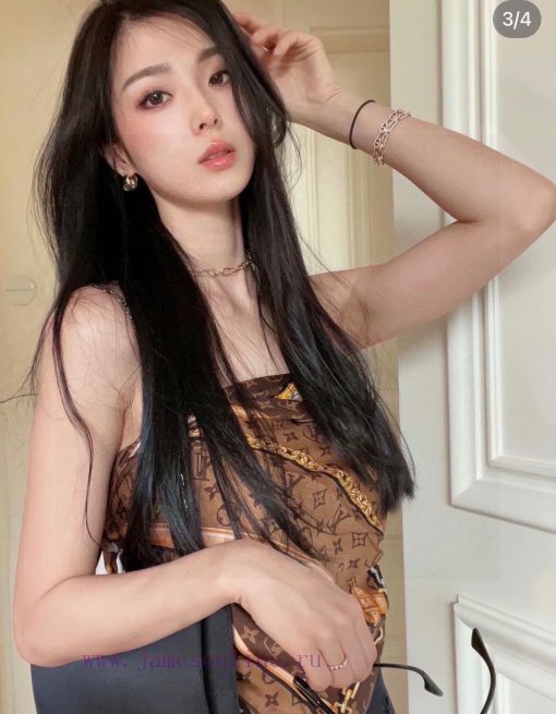 Lv... Chain Flower Lv2023 on sale, 90 * 9016 mm top-level silk square scarf... 2 colors in subq0o0yj - Image 3