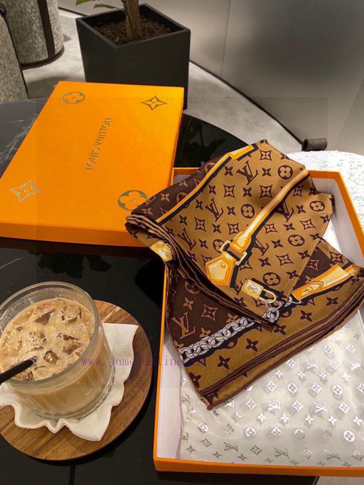 Lv... Chain Flower Lv2023 on sale, 90 * 9016 mm top-level silk square scarf... 2 colors in subq0o0yj - Image 5