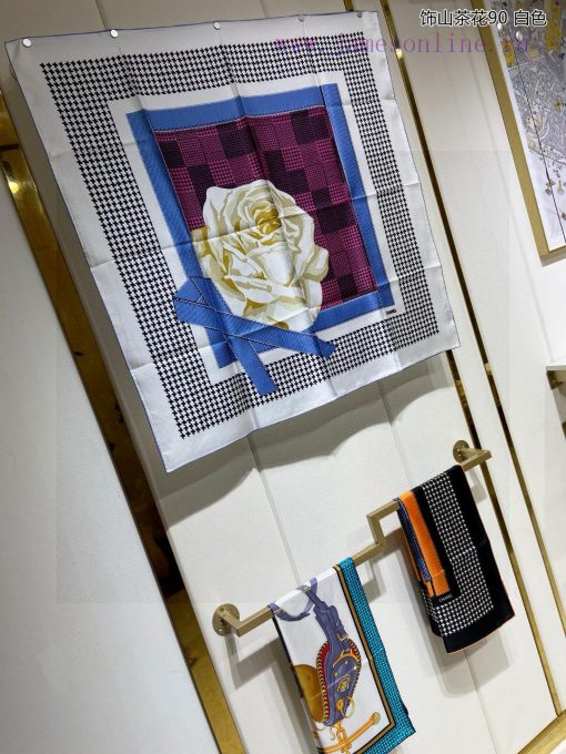 The newly decorated camellia 90 silk square scarf is recommended by VIPs and must be bought qx3c9j4y - Image 3