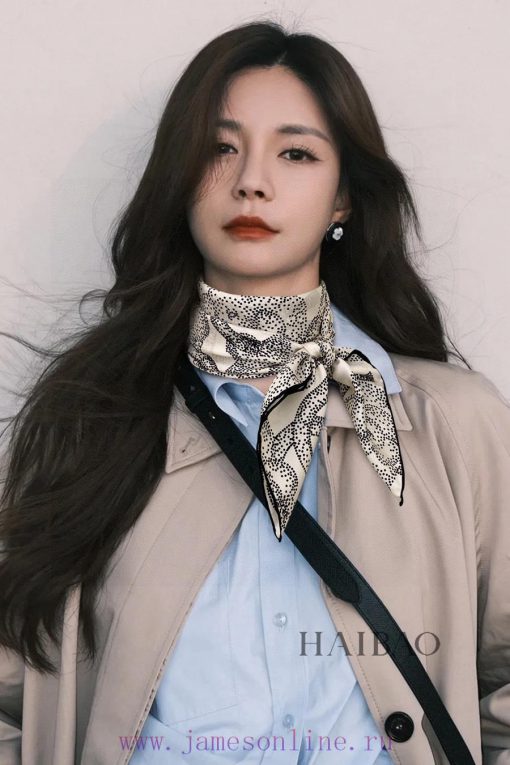 The new Chanel polka dot camellia 90 silk square scarf is highly recommended by VIPs. You muvhpndj75 - Image 2