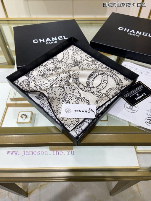 The new Chanel polka dot camellia 90 silk square scarf is highly recommended by VIPs. You muvhpndj75 - Image 4