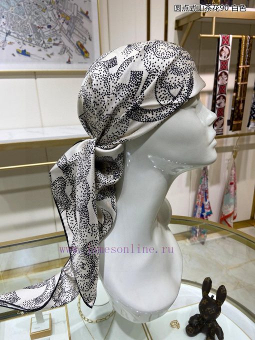 The new Chanel polka dot camellia 90 silk square scarf is highly recommended by VIPs. You muvhpndj75 - Image 5
